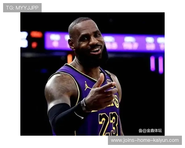 勒布朗训练照曝光，单手扣篮力量依旧